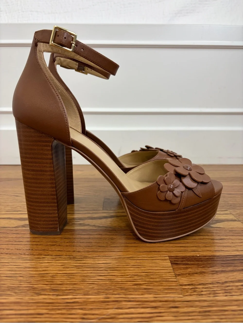 MK Flora Appliqué Tan Leather Platform Sandal (10)